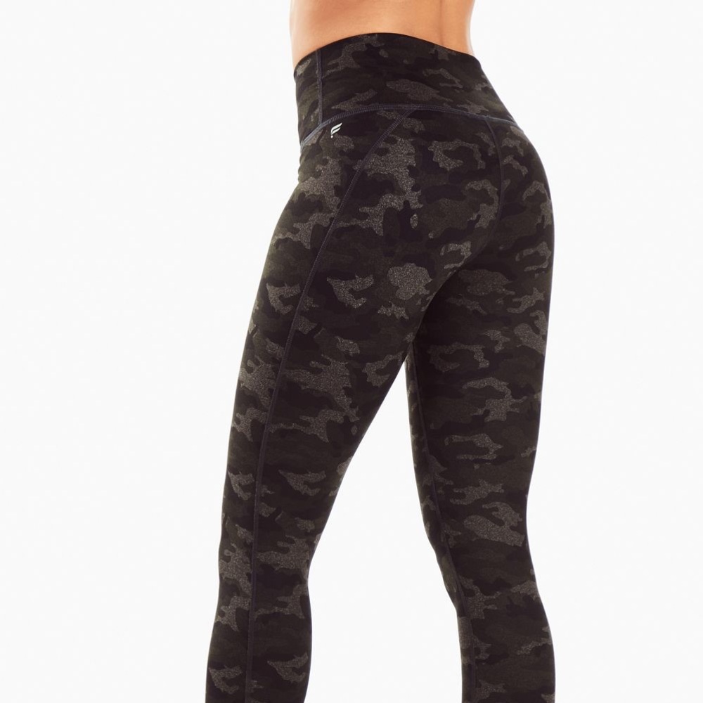 High-Waisted 7/8 Leggings in Charcoal Camo